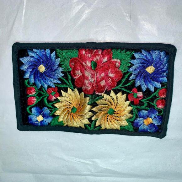 VINTAGE NINETIES NEW EMBROIDERED WALLET - Picture 2 of 4